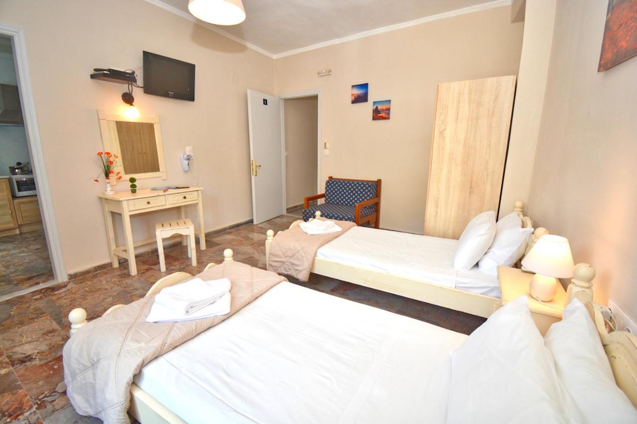 Mike'S Apartments Agios Gordios  Bagian luar foto