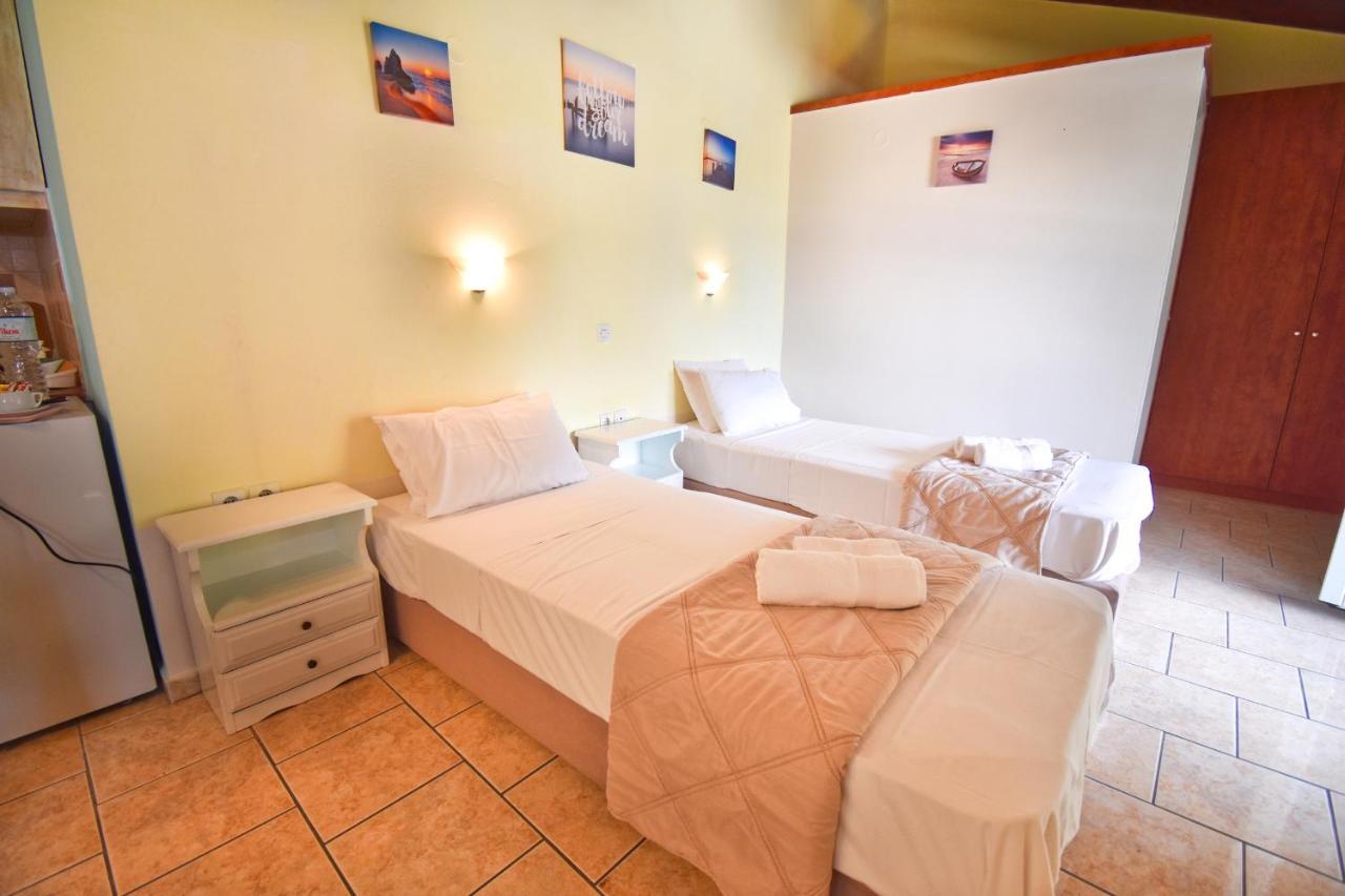 Mike'S Apartments Agios Gordios  Bagian luar foto