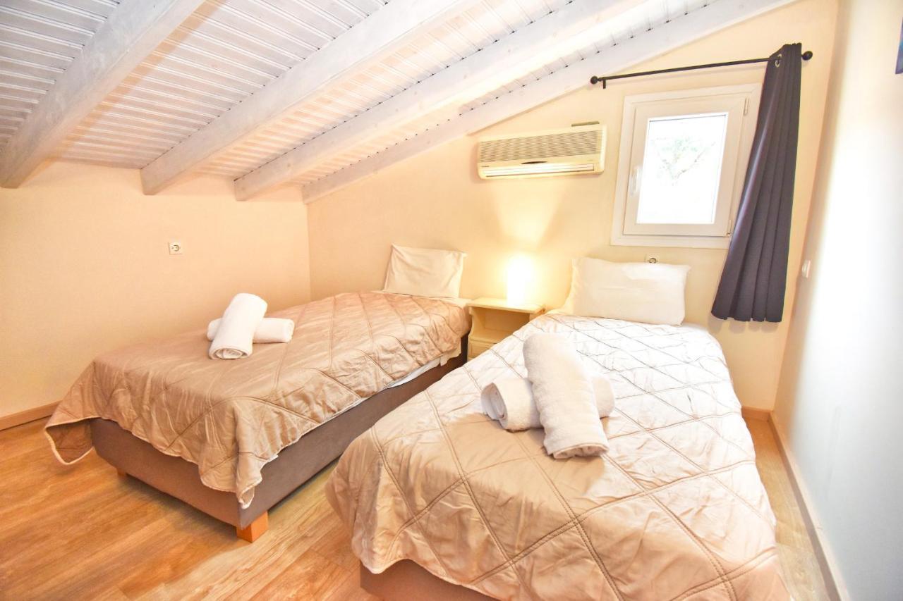 Mike'S Apartments Agios Gordios  Bagian luar foto
